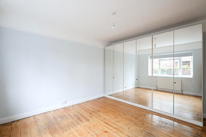 2 Bedroom Apartment To Rent In Kingston Upon Thames, KT2