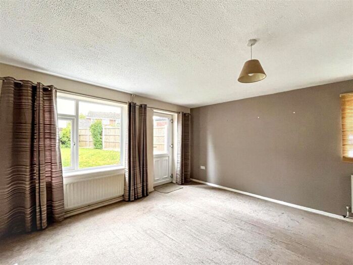 3 Bedroom Semi-Detached House To Rent In Arthurton Road, Spixworth, Norwich, NR10