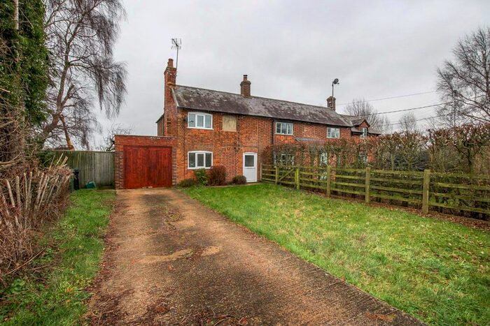 2 Bedroom Property To Rent In Langdale Cottages, Station Road, Tring, HP23