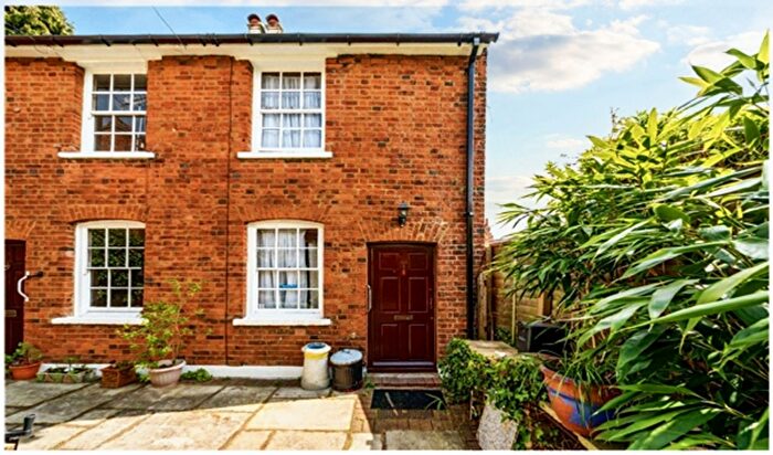 1 Bedroom Semi-Detached House To Rent In Green Lane, Stanmore, HA7