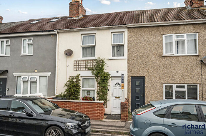 3 Bedroom Terraced House For Sale In William Street, Kingshill, Swindon, SN1