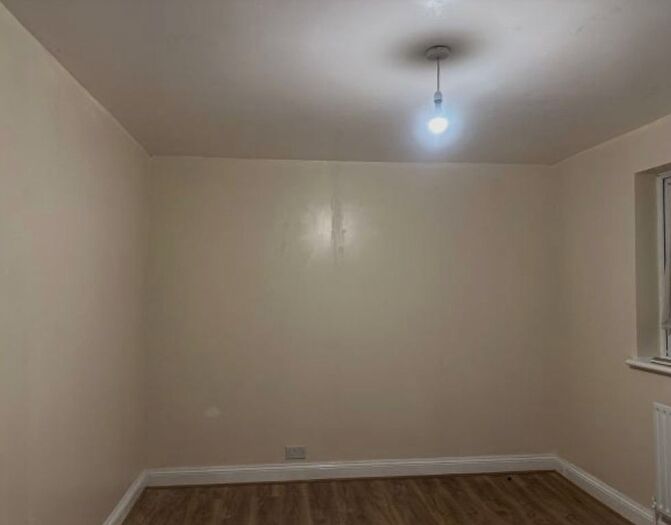 3 Bedroom Semi Detached House To Rent In Raeburn Road, Hayes, Middlesex, UB4