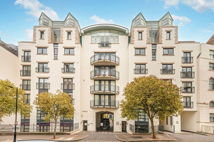 1 Bedroom Flat For Sale In Kensington Gardens Square, Bayswater, London, W2