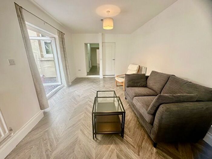 2 Bedroom Flat To Rent In Connaught Road, Cardiff, CF24