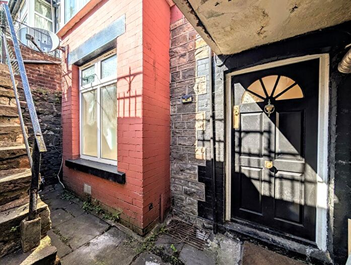 1 Bedroom Flat To Rent In North Road, Ferndale, CF43
