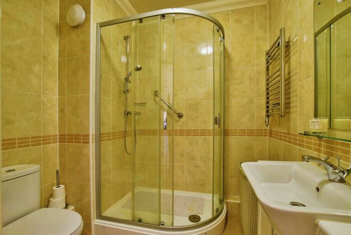 1 Bedroom Apartment For Sale In Hope Road, Sale, Greater Manchester, M33