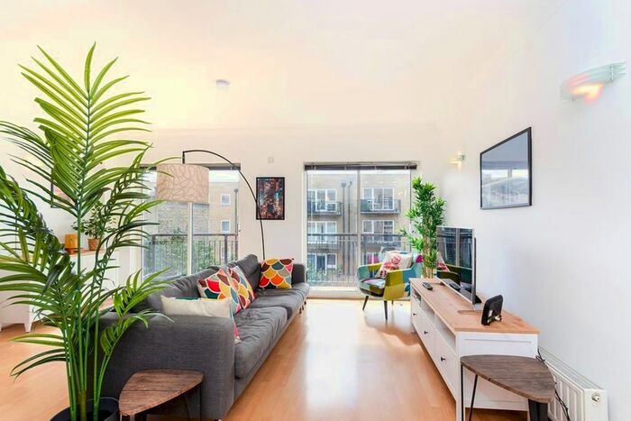 2 Bedroom Flat To Rent In Bacon Street, London, E2