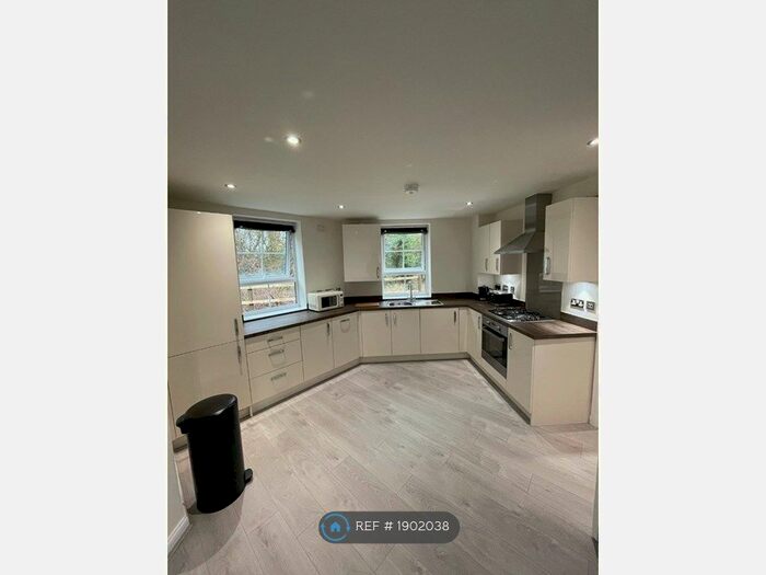 2 Bedroom Flat To Rent In Mistle Court, Coventry, CV4