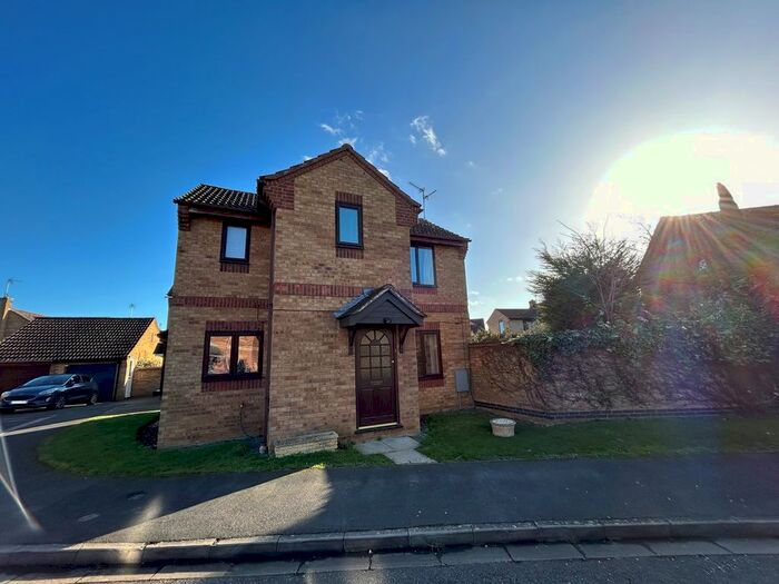 3 Bedroom Detached House To Rent In Maxey Close, Market Deeping, Peterborough, PE6