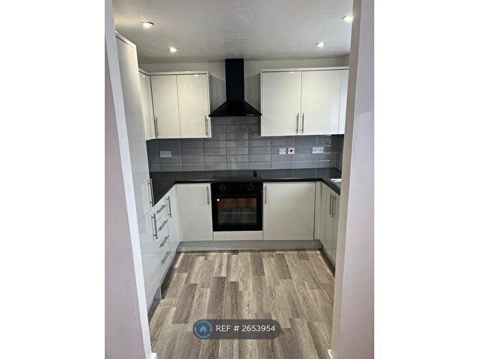 2 Bedroom Flat To Rent In Honeypot Lane, Stanmore, HA7