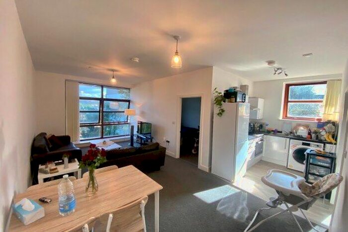 2 Bedroom Flat To Rent In Pelham Road, Nottingham, NG5