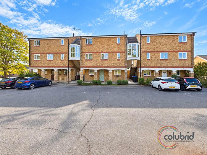 2 Bedroom Maisonette For Sale In Charleston Court, Basildon, SS13