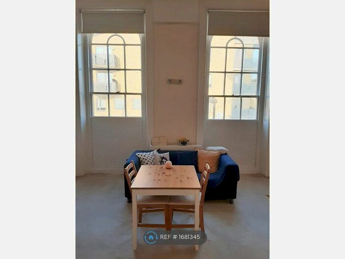 Studio To Rent In North Road, London, N7