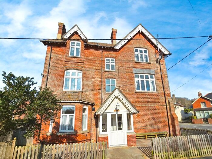 1 Bedroom Apartment For Sale In Madeira Road, Totland Bay, Isle Of Wight, PO39