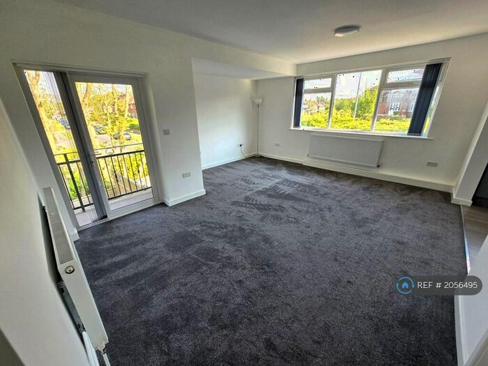 2 Bedroom Flat To Rent In West Park Drive West, Leeds, LS8