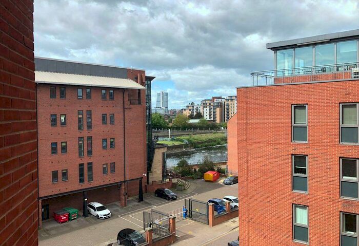 2 Bedroom Apartment To Rent In Trinity One, East Street, Leeds, West Yorkshire, LS9