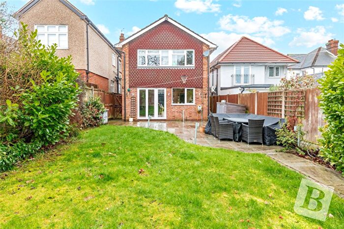 4 Bedroom Detached House For Sale In Doddinghurst Road, Brentwood, Essex, CM15