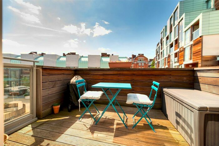 2 Bedroom Flat To Rent In Peacock Place, Islington, N1