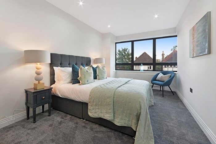 5 Bedroom Semi-detached House To Rent In Pollards Hill North, Streatham, SW16
