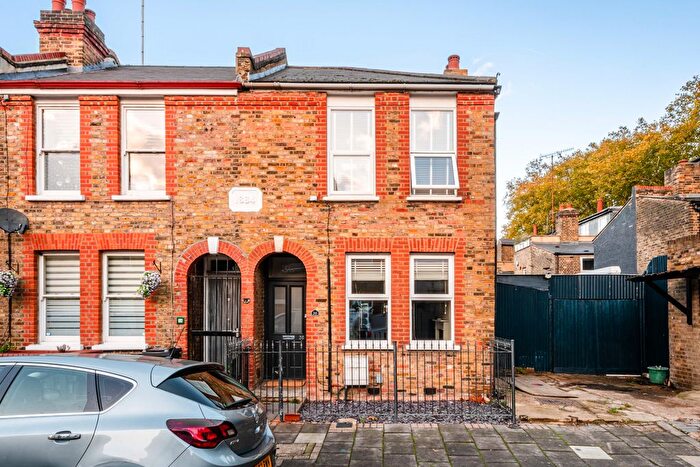 3 Bedroom End Terrace House For Sale In Seal Street, E8