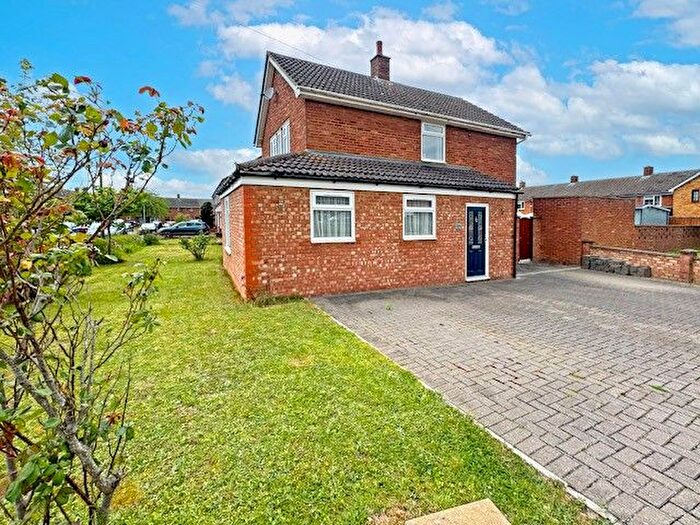 3 Bedroom Semi-Detached House For Sale In Mead End, Biggleswade, SG18