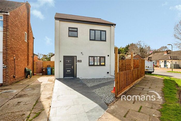 3 Bedroom Detached House To Rent In Field Way, Aldershot, Hampshire, GU12