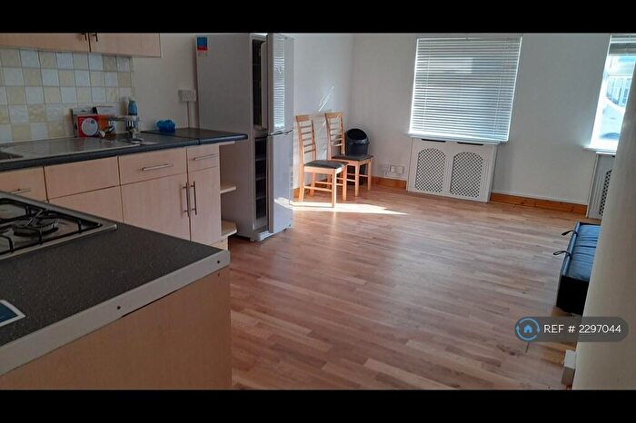 1 Bedroom Flat To Rent In Townsend Lane, Old Woking, Woking, GU22