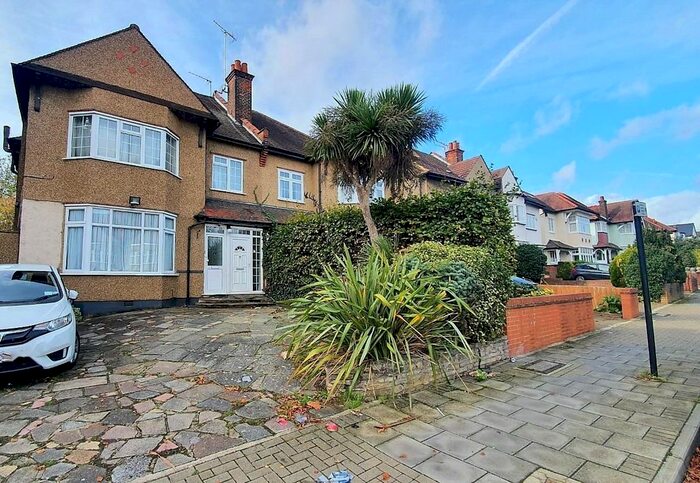 2 Bedroom Flat To Rent In Elmwood Avenue, Harrow, HA3