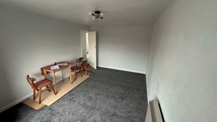 2 Bedroom Apartment To Rent In Yarningale Road, Coventry, CV3