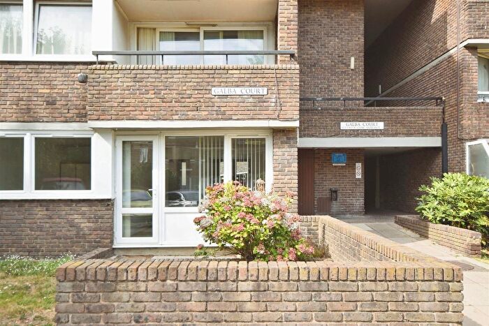 1 Bedroom Flat For Sale In Augustus Close, Brentford Dock, TW8