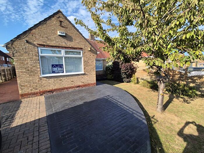 2 Bedroom Semi-Detached Bungalow For Sale In Woodland Drive, Hull, HU10