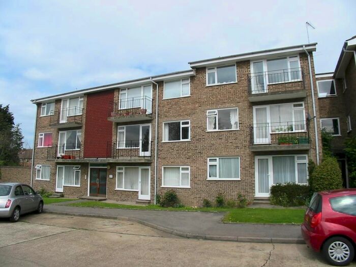 2 Bedroom Flat To Rent In Lovelace Road, Surbiton, KT6