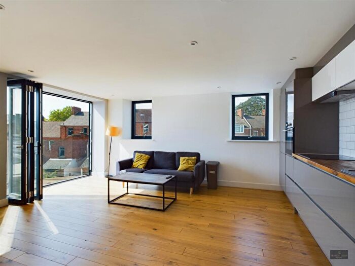 2 Bedroom Flat To Rent In Moose Hall, Toronto Road, Exeter, EX4