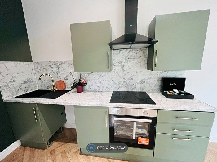 2 Bedroom Flat To Rent In North Road, St. Helens, WA10