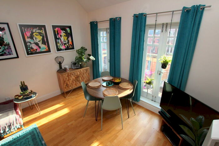 2 Bedroom Flat To Rent In College Street, The City, Nottingham, NG1