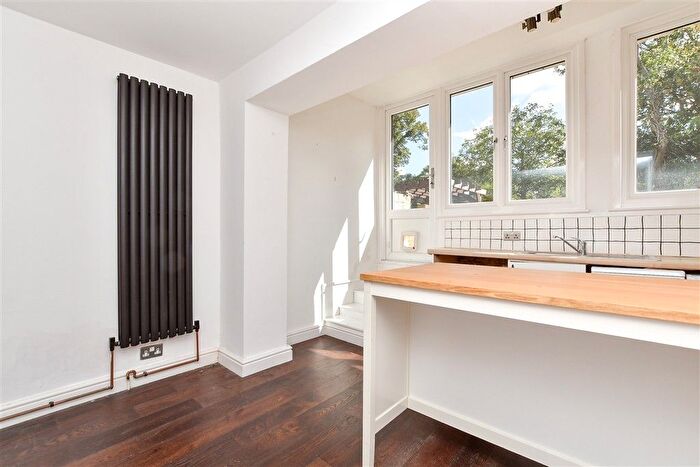 1 Bedroom Flat For Sale In Clyde Road, Croydon, Surrey, CR0
