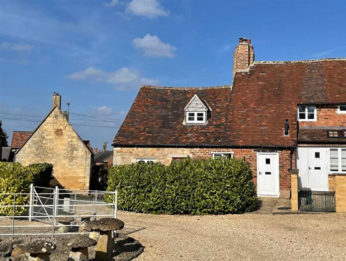 2 Bedroom Semi-Detached House For Sale In Stretton On Fosse, GL56