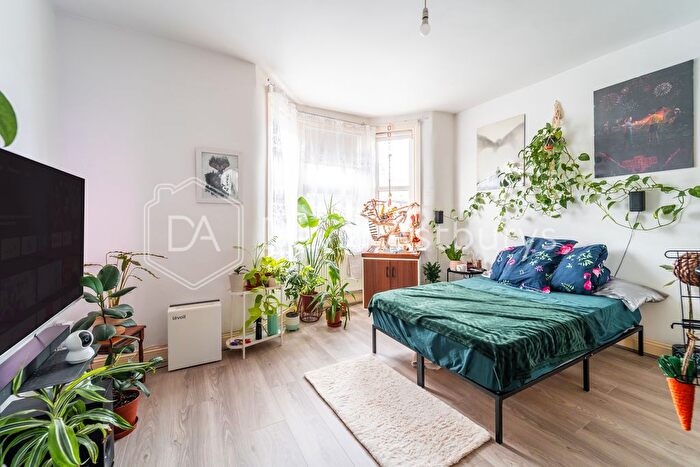 3 Bedroom Cottage To Rent In Langham Road, Seven Sisters, London, N15