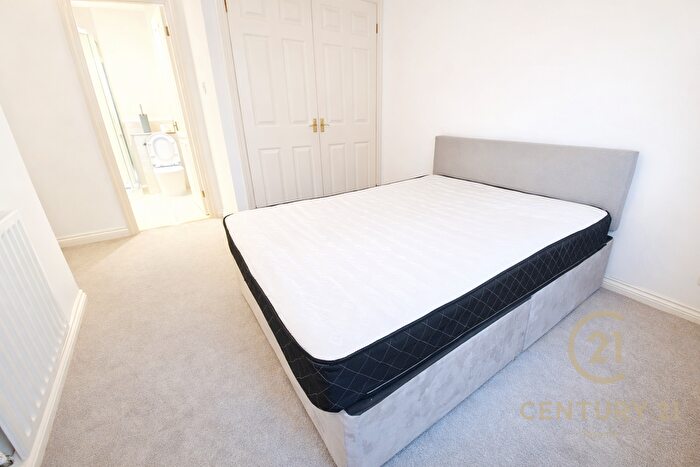 3 Bedroom Flat To Rent In Glenbuck Road, Surbiton, KT6