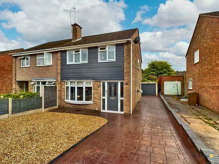 3 Bedroom Semi-Detached House To Rent In Winsford Crescent, Stafford, ST17