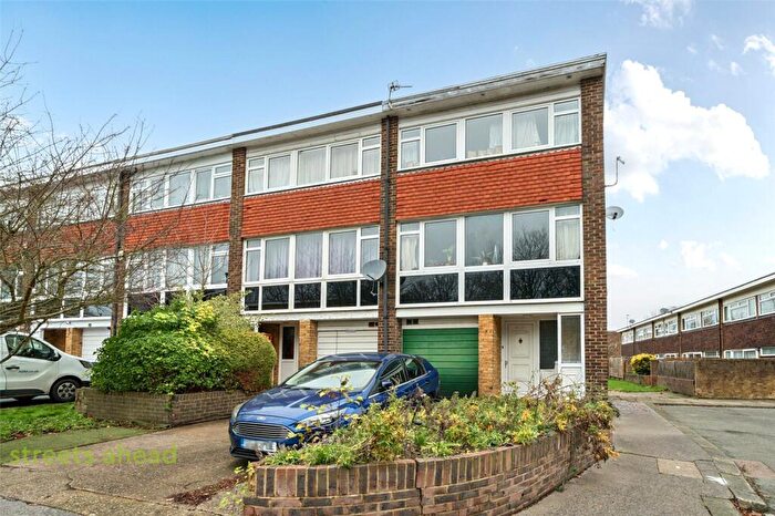 4 Bedroom End Of Terrace House For Sale In Danecourt Gardens, Croydon, CR0