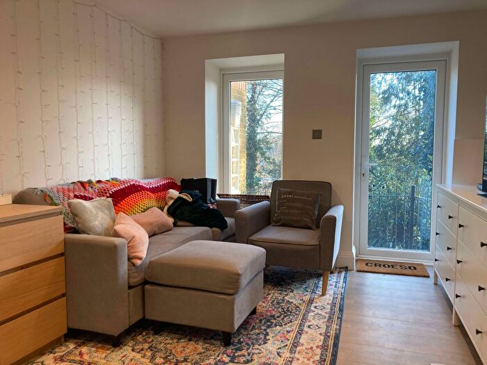 2 Bedroom Flat To Rent In Central Hill, London, SE19