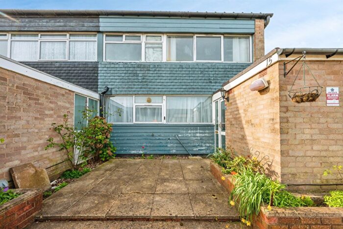3 Bedroom End Of Terrace House For Sale In Saxelby Close, Birmingham, B14