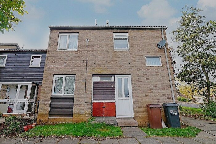 3 Bedroom Semi-Detached House To Rent In Farm Field Court, Thorplands, Northampton, NN3