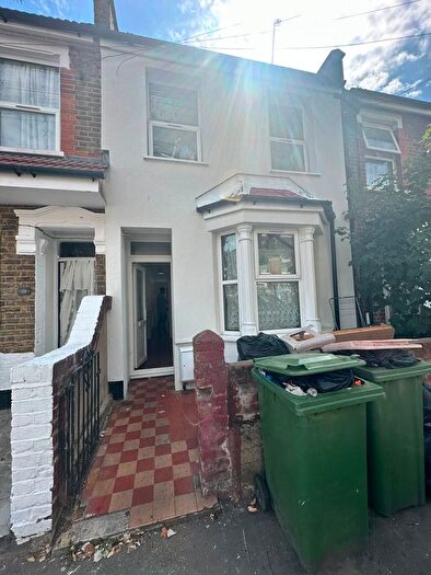 3 Bedroom Semi-Detached House To Rent In Haig Road East, London, E13