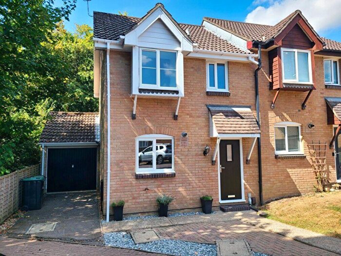 3 Bedroom Semi-Detached House For Sale In Monks Place, Totton, Southampton, SO40
