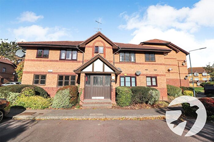1 Bedroom Flat For Sale In Frobisher Road, Erith, DA8