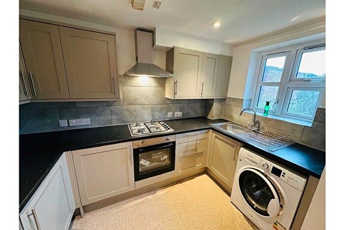 1 Bedroom Flat To Rent In Lime Grove, Shepherd's Bush, London, W12