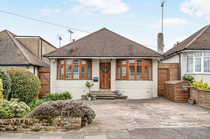 3 Bedroom Bungalow For Sale In Beech Avenue, Enfield, EN2