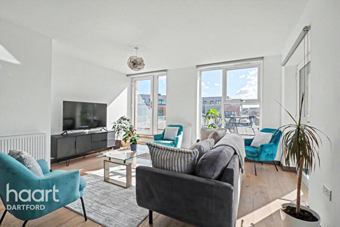 2 Bedroom Apartment For Sale In James Smith Court, Dartford, DA1